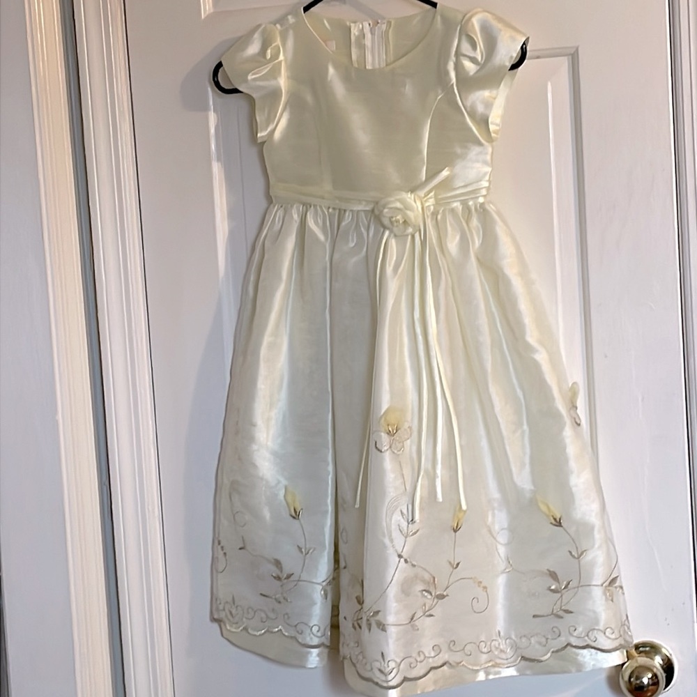Butter, cream and gold girls' dress 🥰
